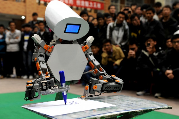 معرفی انواع ربات ها | آموزشگاه رباتیک آریانا نصر در کرج و تهران